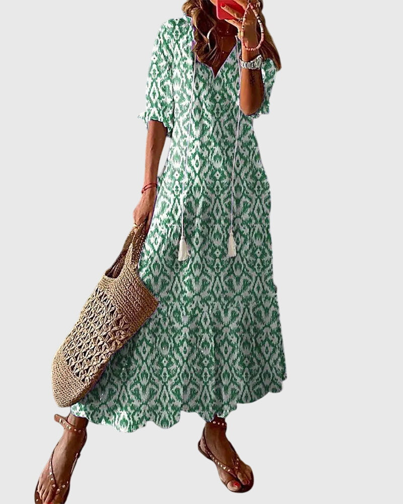 Green boho summer dress with short sleeves and diamond print, tiered hem