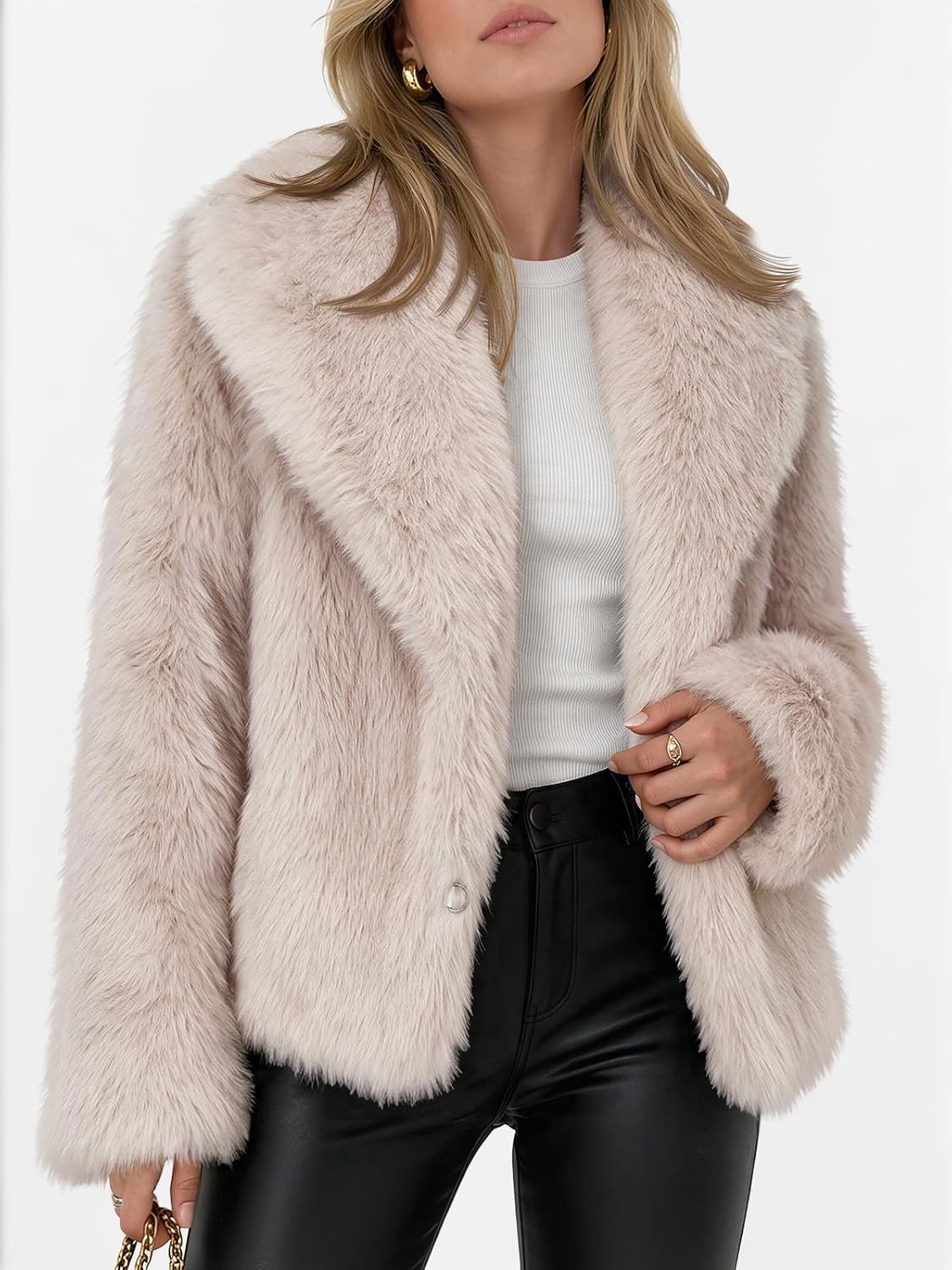 Trendy Queen cropped beige faux fur coat with wide lapels and front button