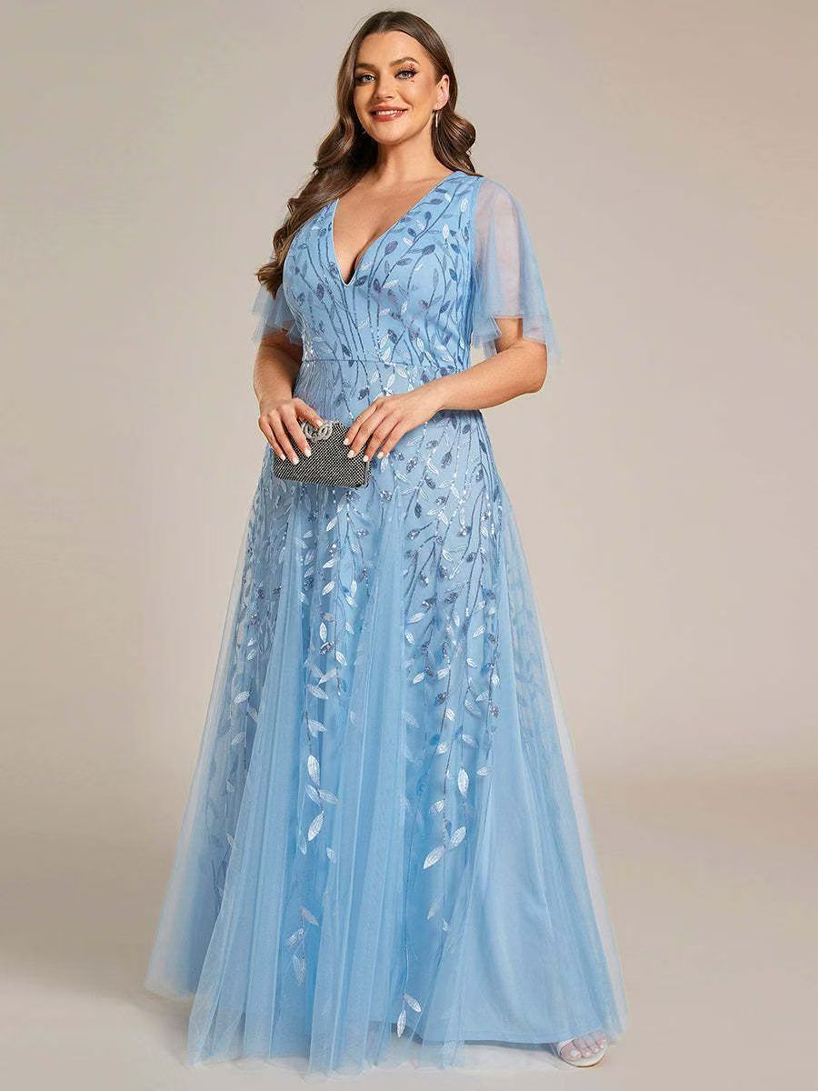 Sequined mesh fishtail gown, light blue, V-neck short sleeves, shimmering mesh skirt