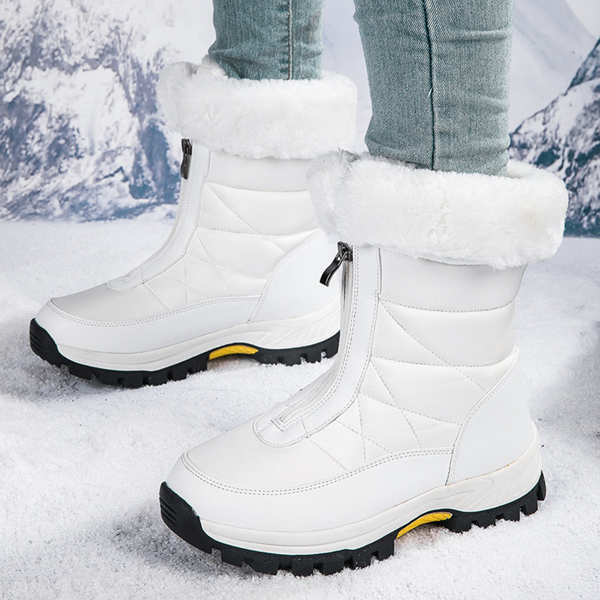 Women's white mid-calf snow boots, quilted panels, side zip and faux-fur trim.