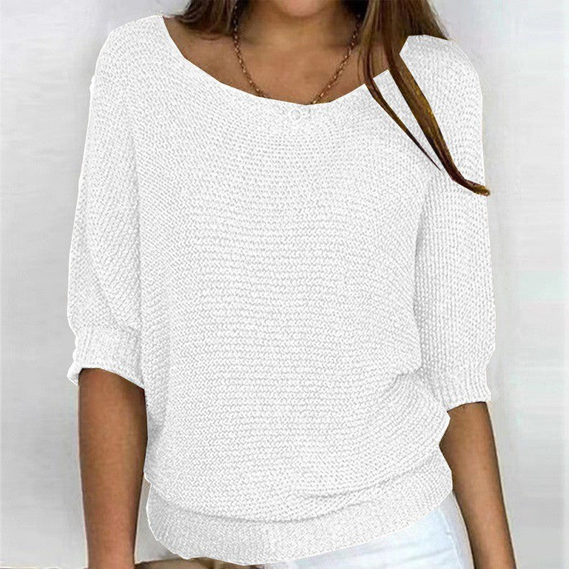 White knit top with round neck and three-quarter sleeves, ribbed hem and cuffs