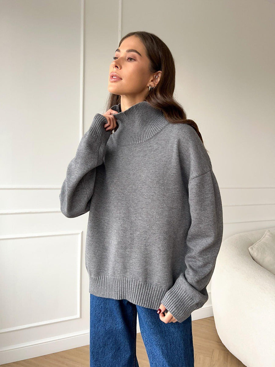 Loose turtleneck knit sweater in gray, long sleeves with ribbed cuffs, relaxed fit.