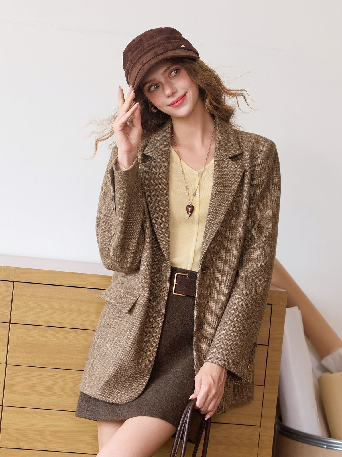Women’s brown wool coat with single-breasted buttons, notched collar, flap pockets