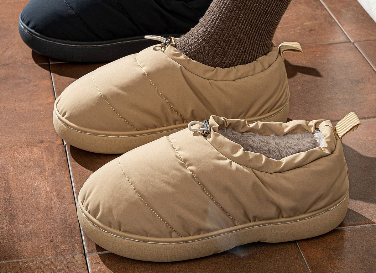 Men's beige cotton slippers with fleece lining and cinch strap, closed toe