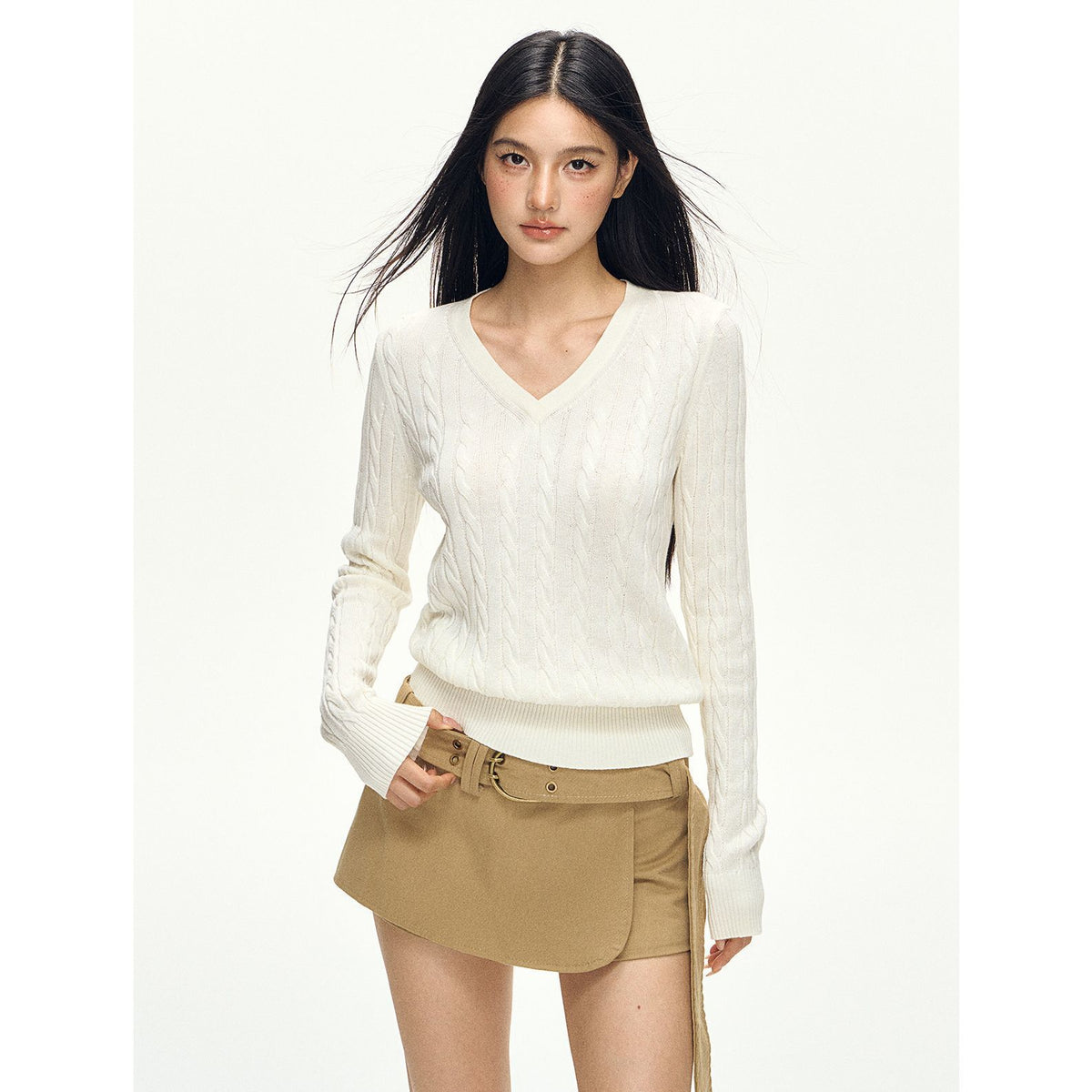 Women’s white V-neck twist knit sweater, long sleeves, thin fitted knit top