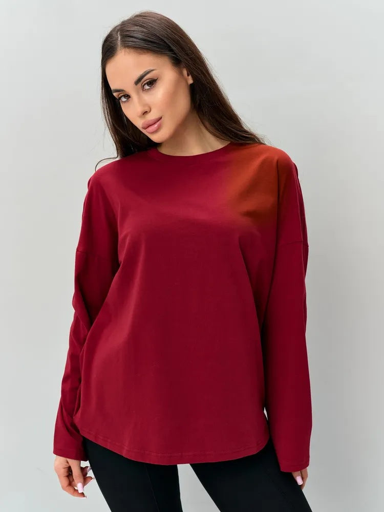 Wine red round-neck top with long sleeves and a relaxed fit