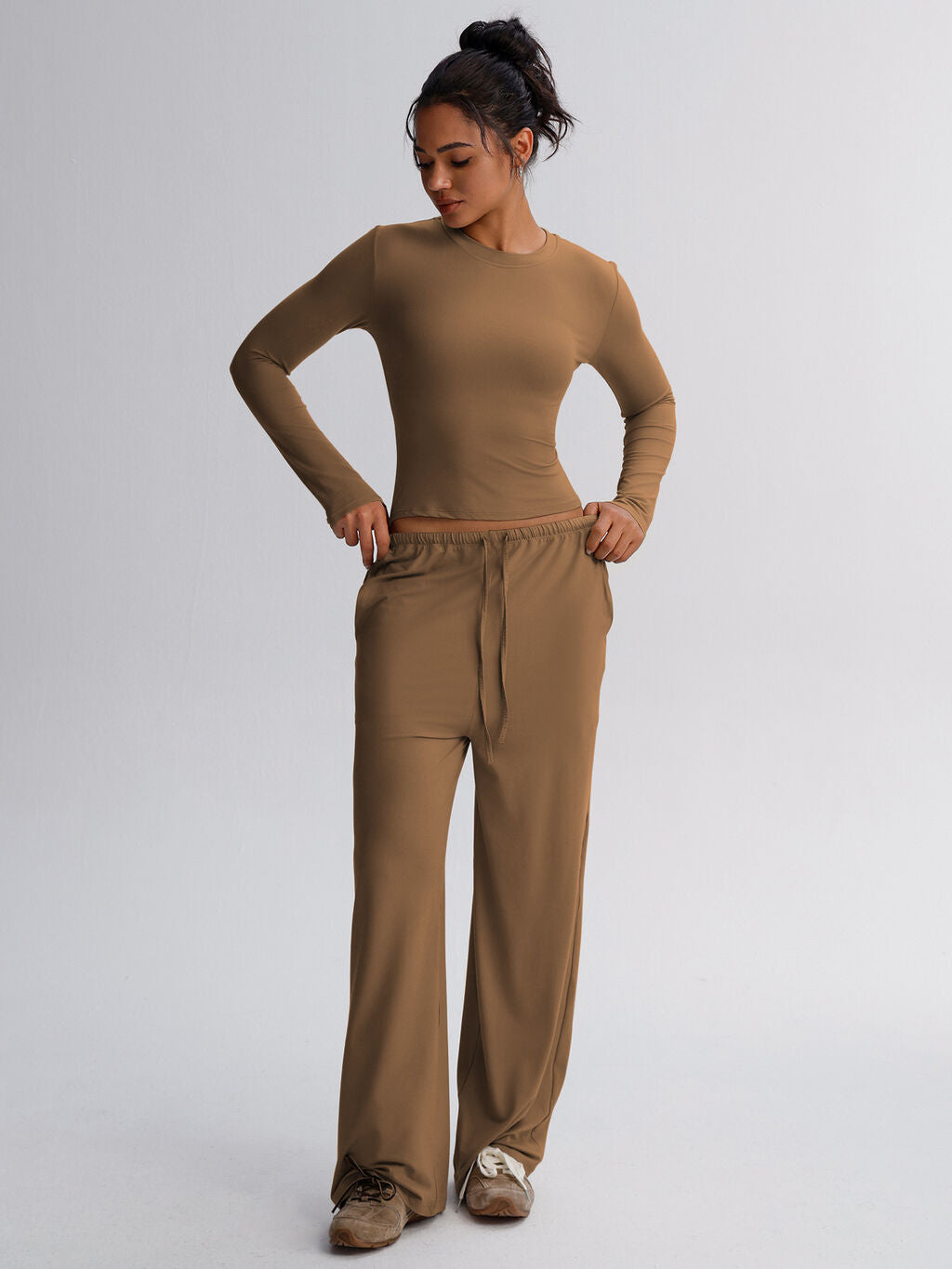 Women's loose wide-leg sweatpants, camel tan, drawstring waistband and relaxed wide fit
