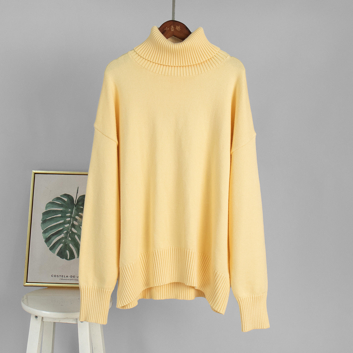 Turtleneck pullover sweater in light yellow, long sleeves and ribbed turtleneck