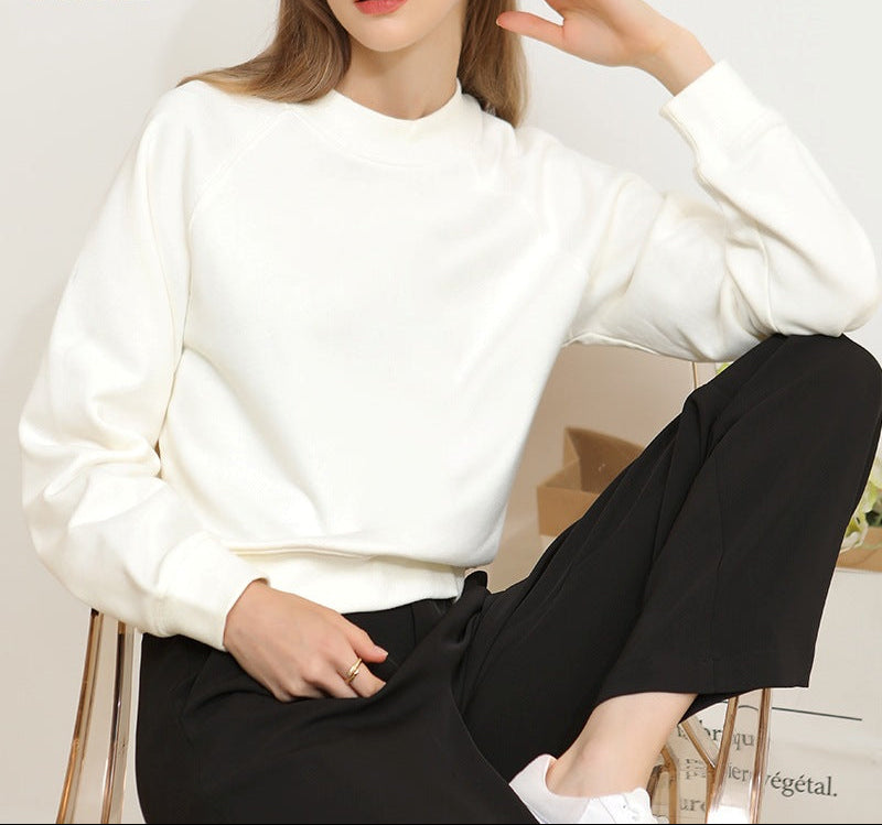 Off-white crewneck sweatshirt, long sleeves, loose fit pullover