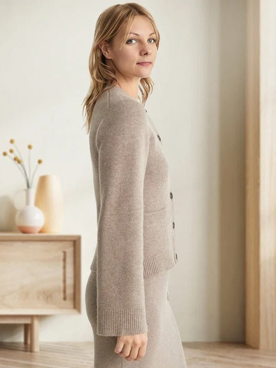 Light gray cashmere knit cardigan with round neck, long sleeves, button-front