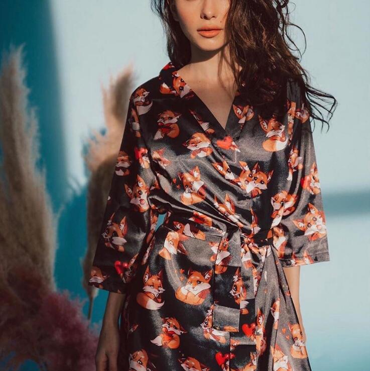 Silk-look printed fox robe with belt, black