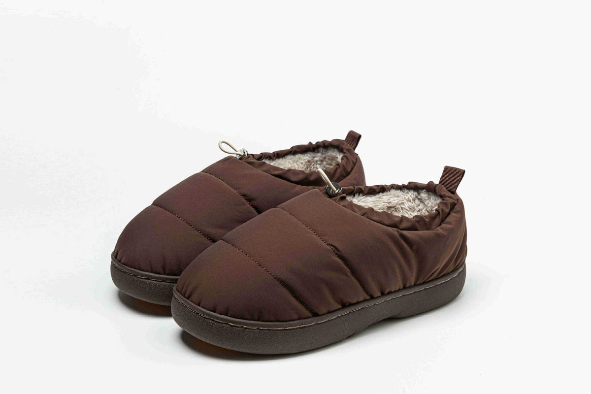 Men's brown cotton slippers with fleece-lined cuff and padded quilted design