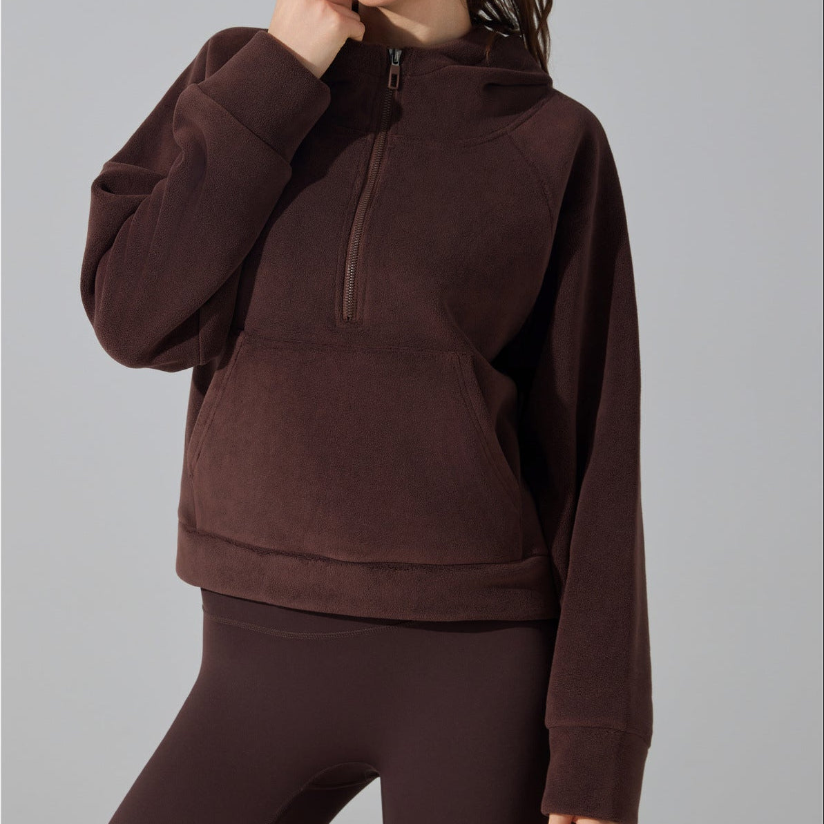 Fleece-lined half-zip sweatshirt with hood, brown, long sleeves and front zip