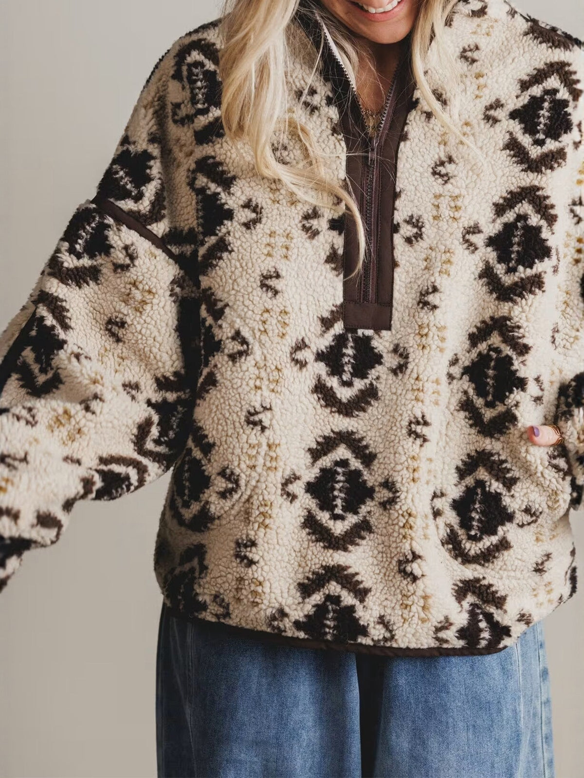 Women's fleece sweatshirt with geometric pattern and half-zip neckline, khaki and black