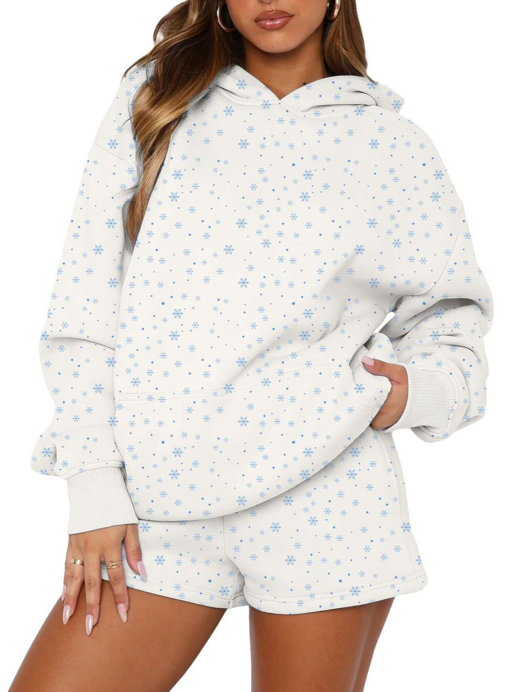 White floral hooded sweatshirt and shorts set with loose fit
