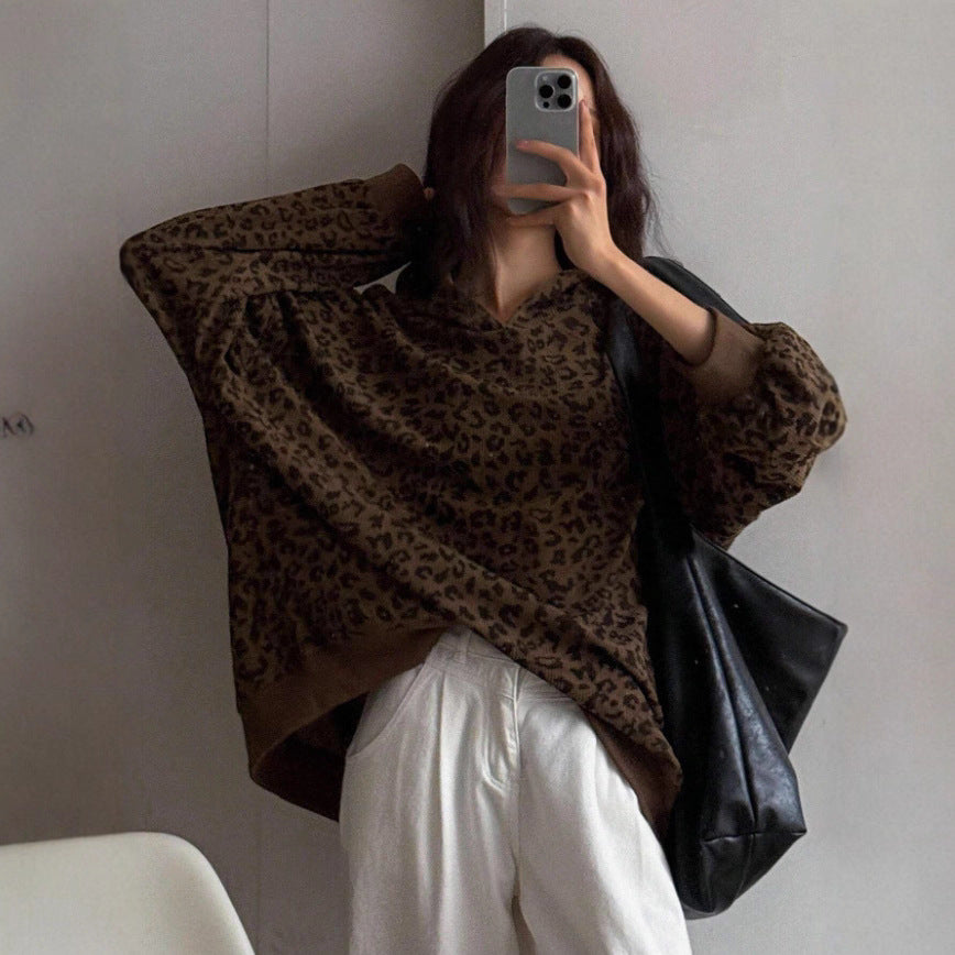 Leopard print cropped hoodie with hood, loose oversized fit, front kangaroo pocket
