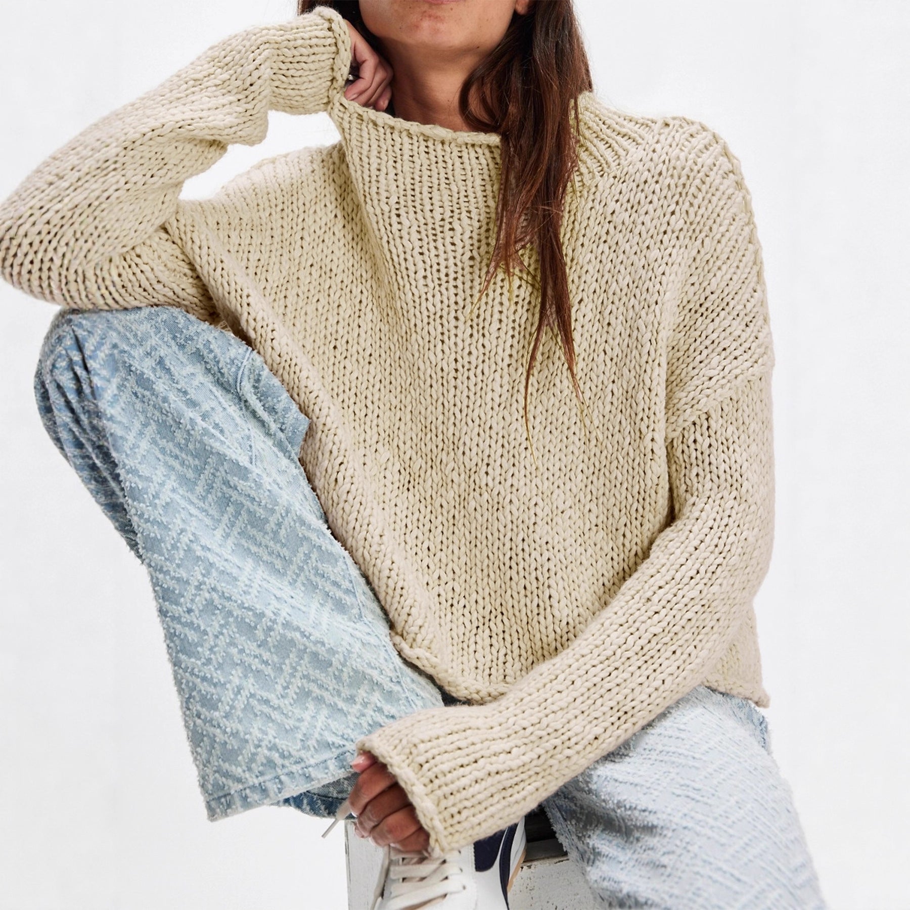 Women’s cream chunky knit sweater with round neck and long sleeves, relaxed fit