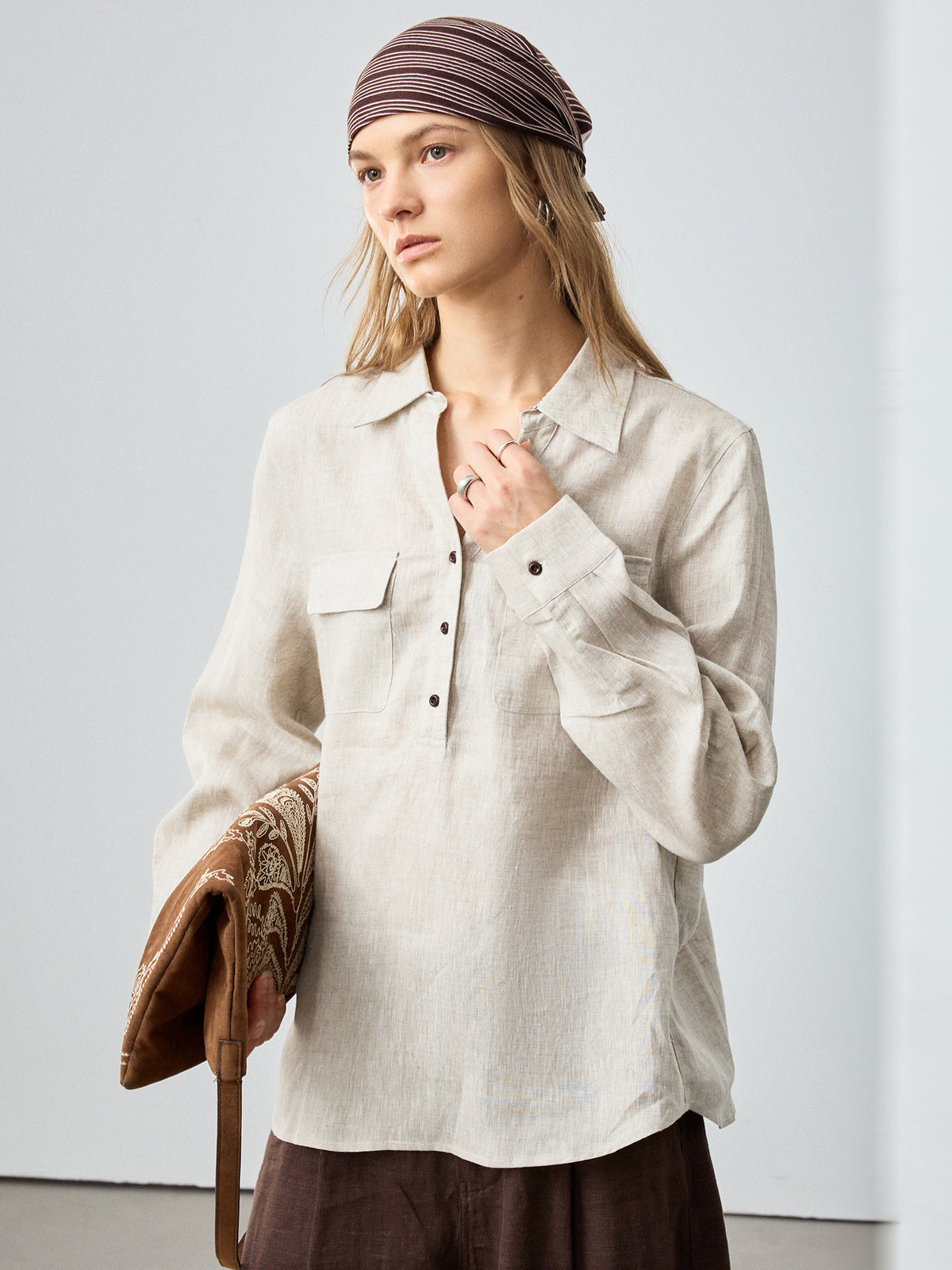 Women’s off-white linen button-up shirt with pointed collar and two chest flap pockets