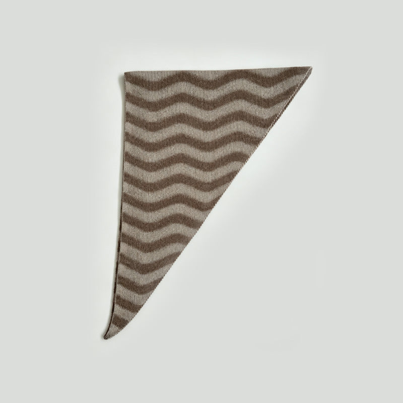 Triangle knit scarf, close-up, wavy stripes in taupe and light beige