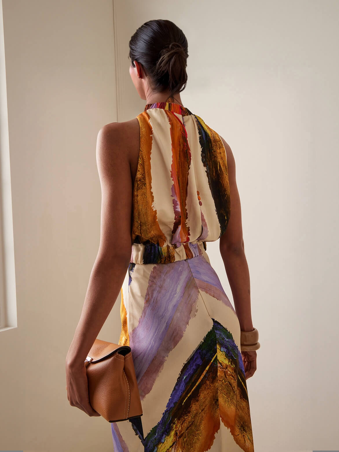 Back-view high-waist satin maxi skirt with multicolor abstract brushstroke print