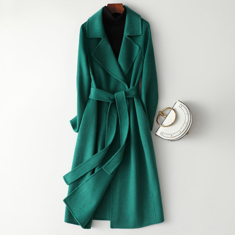 Women’s green long wool-cashmere coat, notched lapels and waist belt, slim fit.