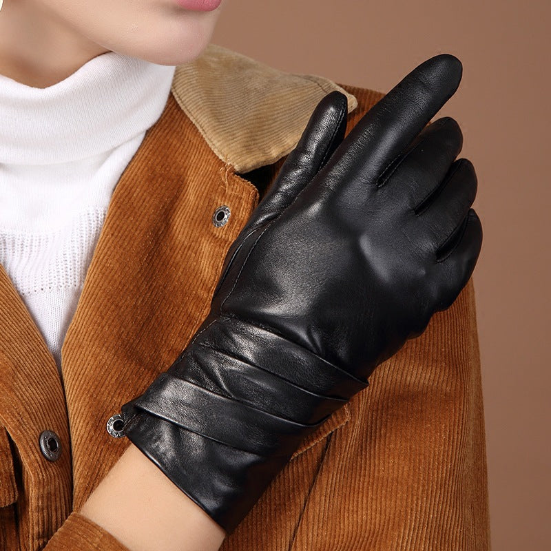 Black leather women’s gloves with pleated wrist wrap and tapered finger tips
