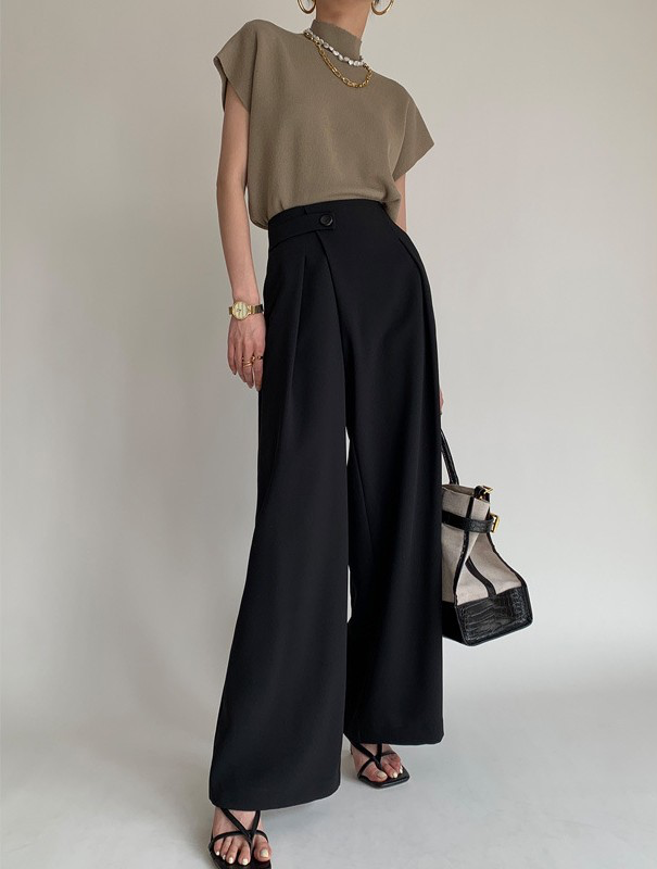 Sleeveless viscose knit top with mock neck and padded shoulders, olive-brown