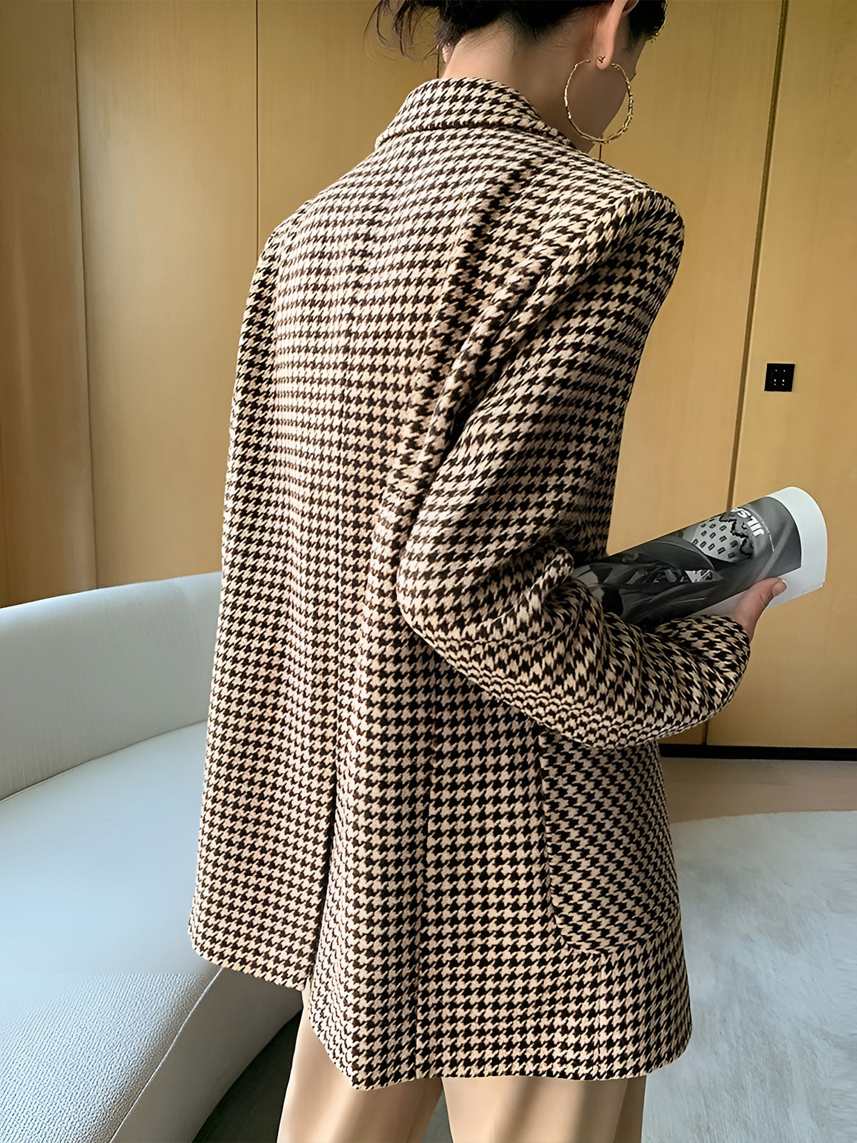 Women's houndstooth blazer, back view with long sleeves and structured shoulders