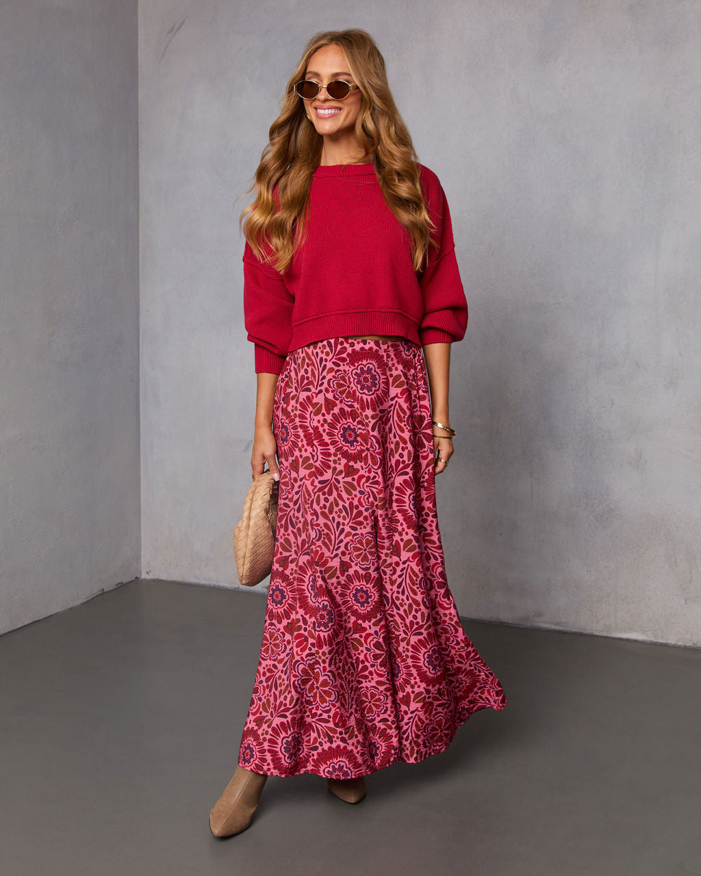 Cropped crewneck sweater in deep red knit with ribbed hem and cuffs