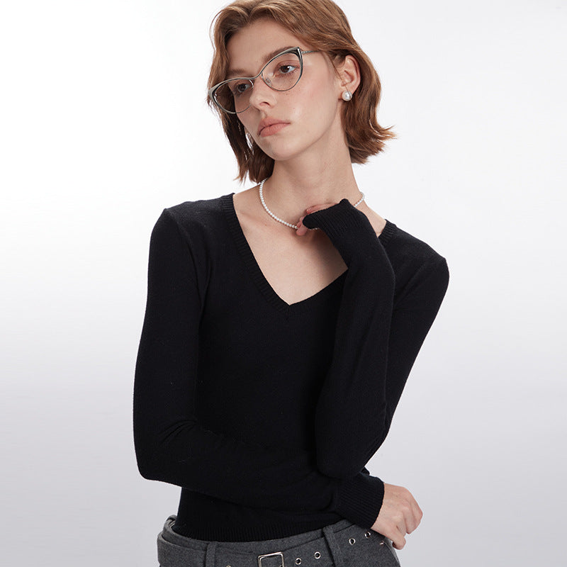 Heyhenry women's black V-neck long-sleeve fitted top with V neckline