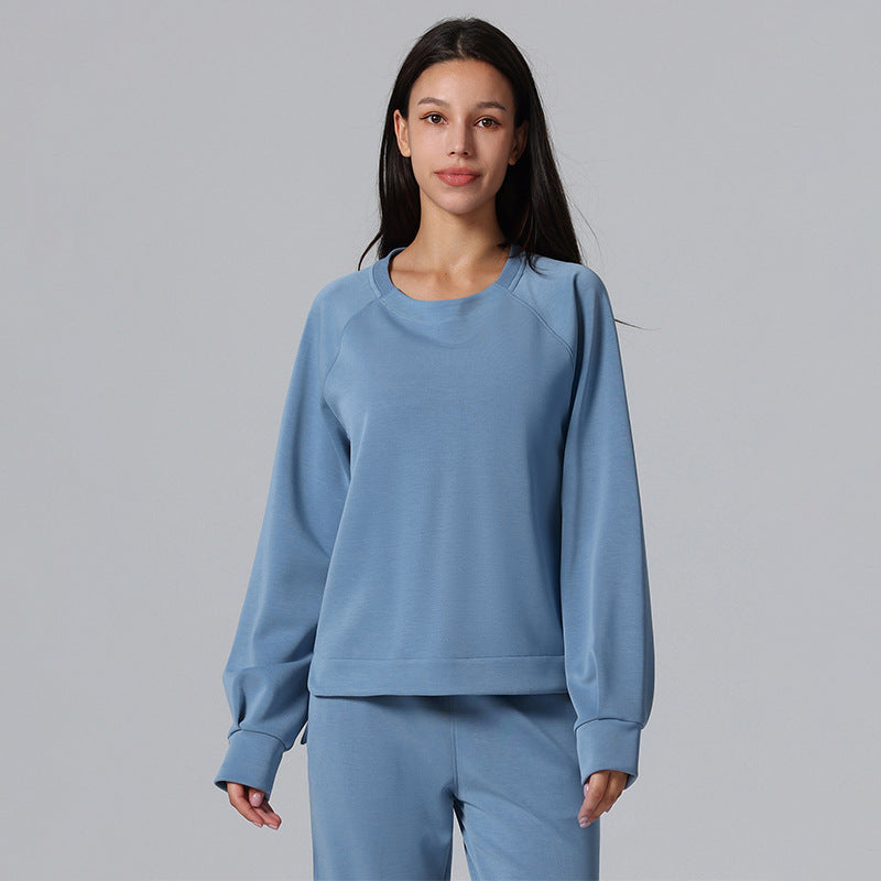 Blue crew-neck pullover with raglan sleeves and a straight hem