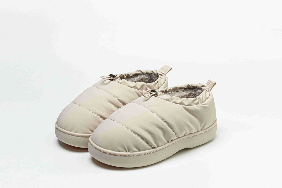 Men's off-white cotton slippers with fleece lining and cinch strap, closed toe