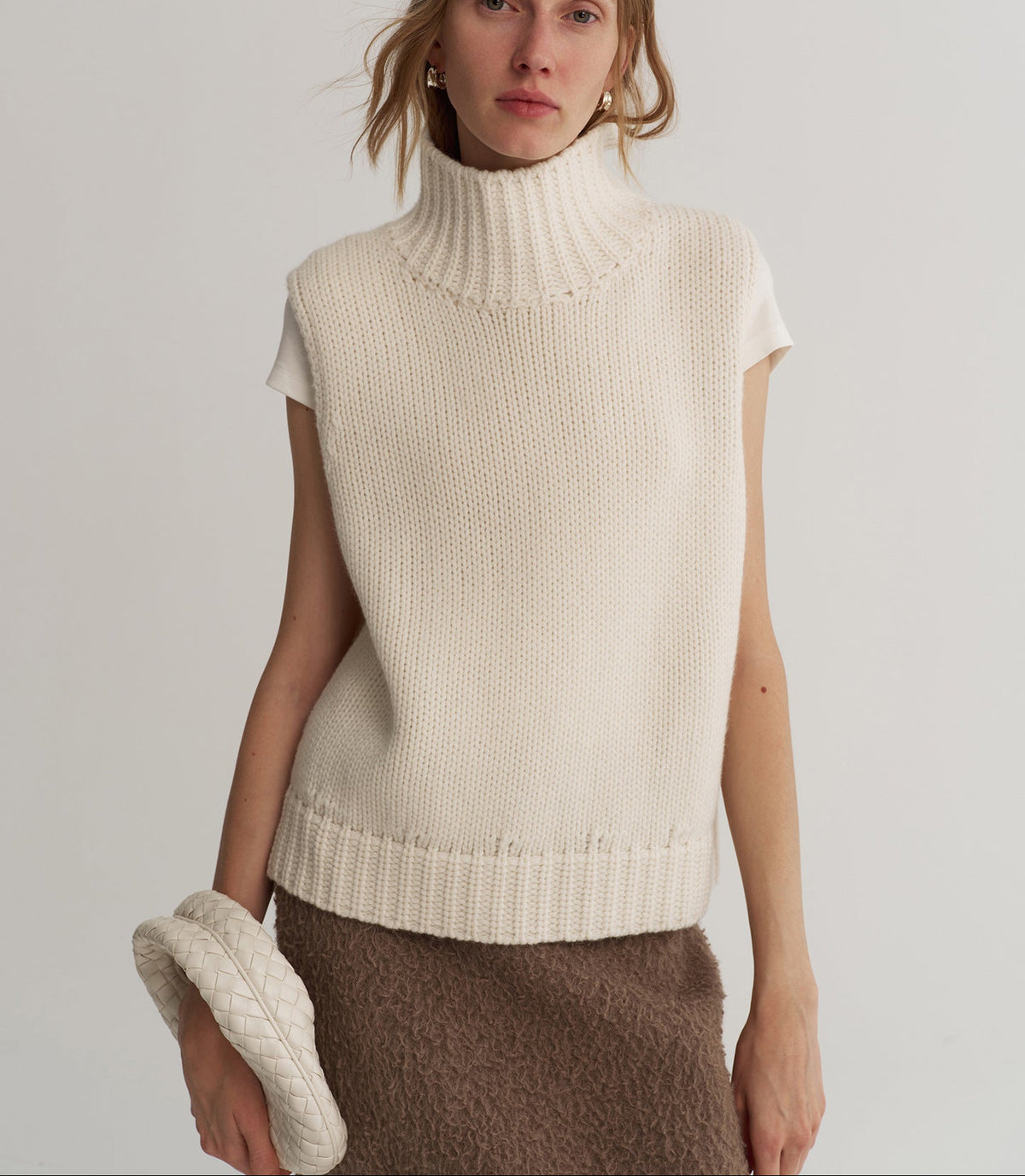 Cream wool knit vest with stand-up high collar and ribbed hem