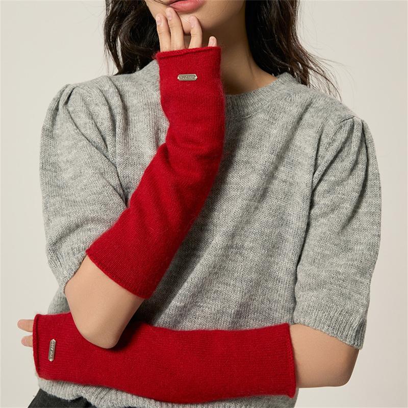 Women’s warm knit gloves, red and gray, ribbed cuffs and full fingers