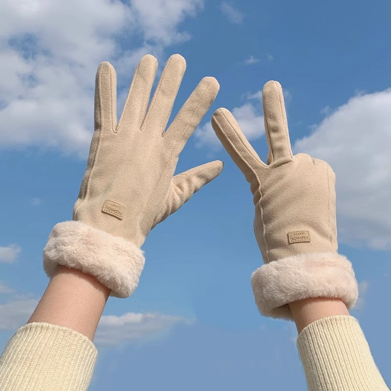 Women’s beige winter gloves with fleece lining and soft cuff