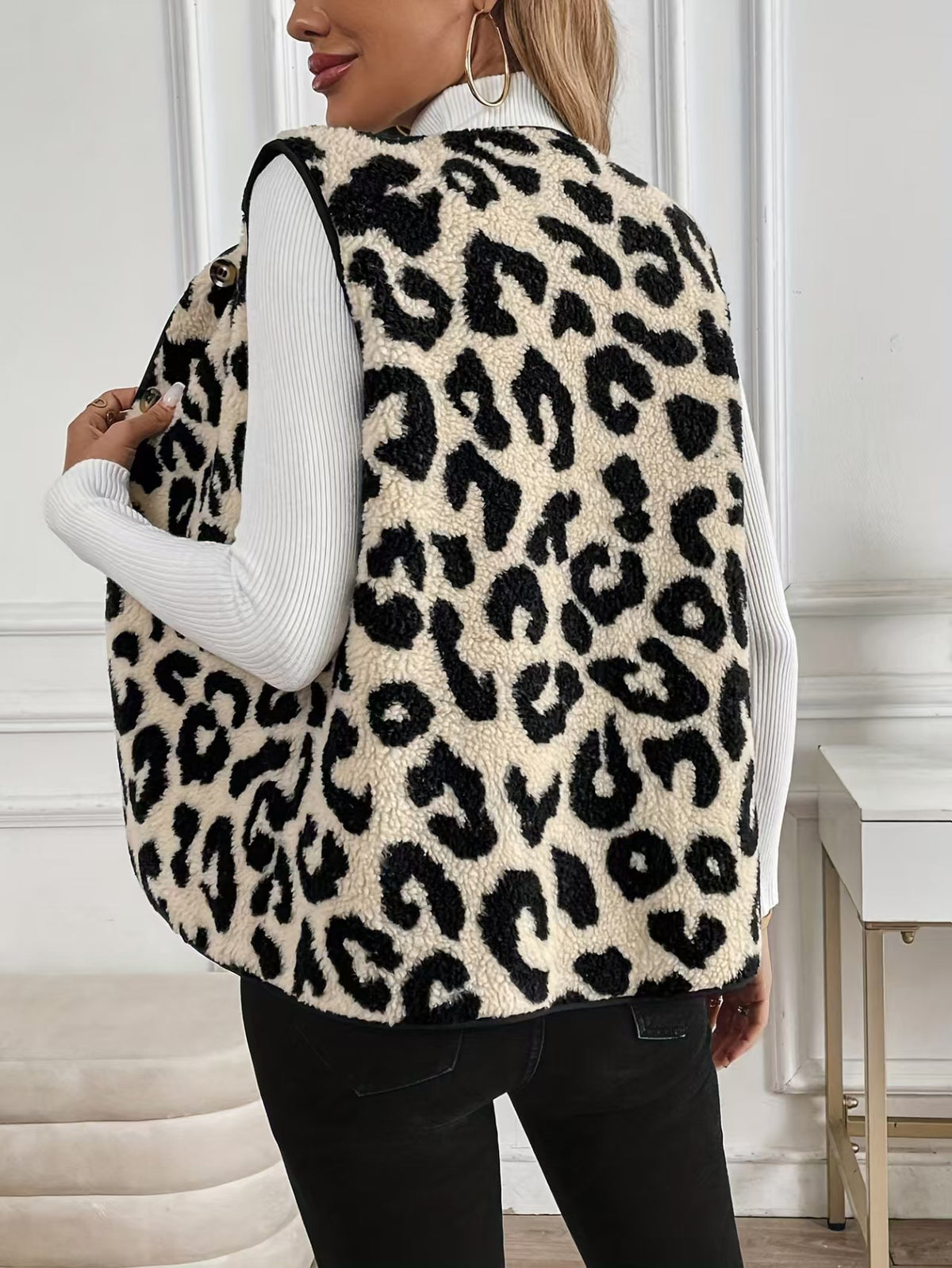 Leopard print plush sleeveless vest, full back coverage