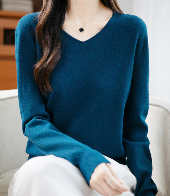 Women's V-neck cashmere sweater, long sleeves, ribbed hem and cuffs, brushed knit.
