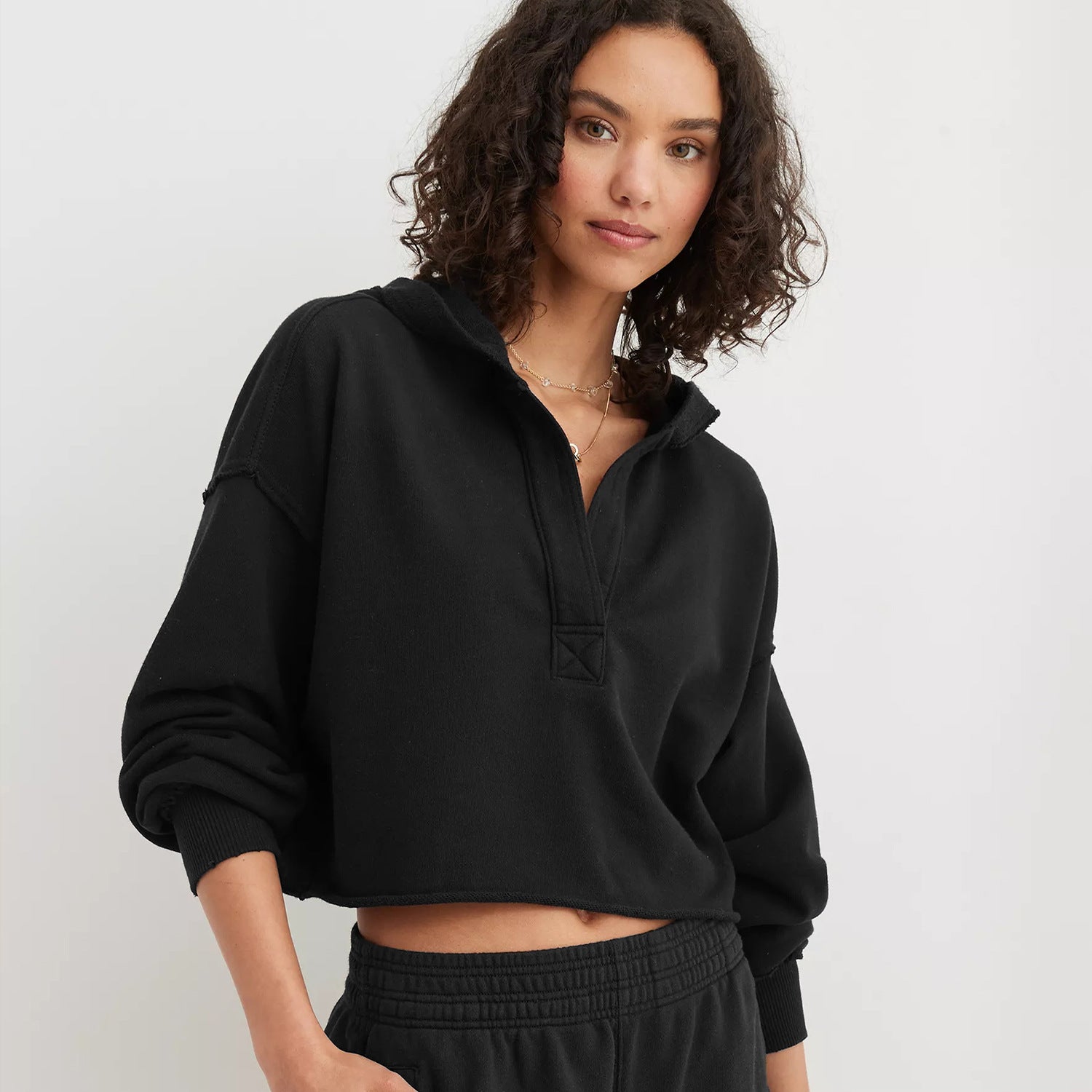 Women's black V-neck hooded cropped pullover sweatshirt, long sleeves