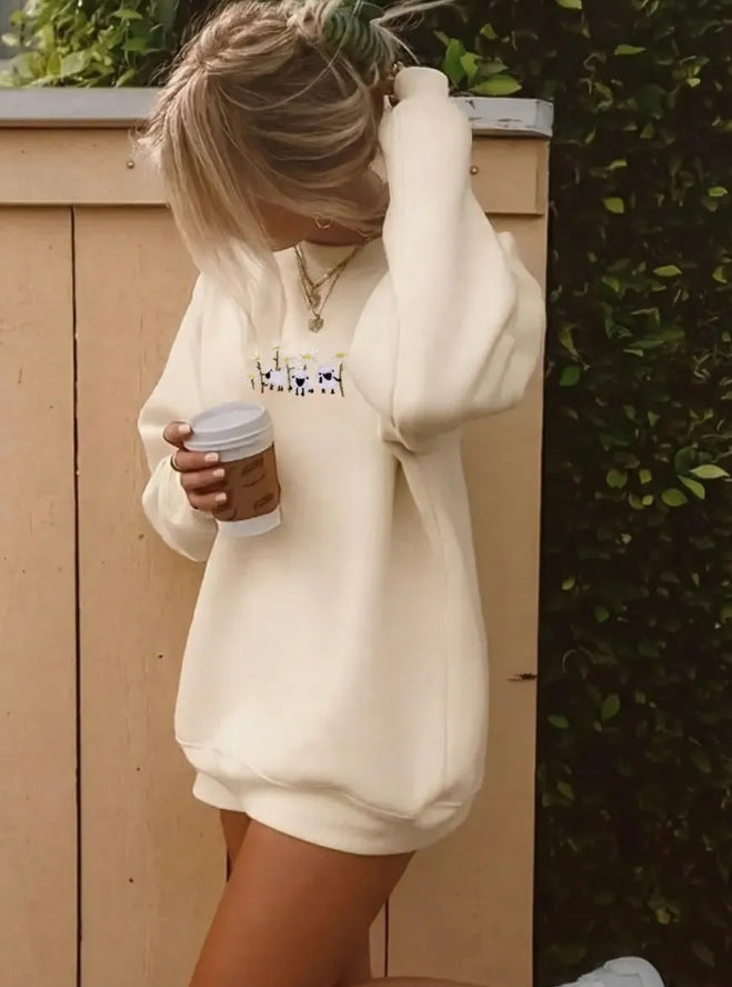 Embroidered Crewneck Sweatshirt for Women — Relaxed Oversized Fit in Soft Fleece