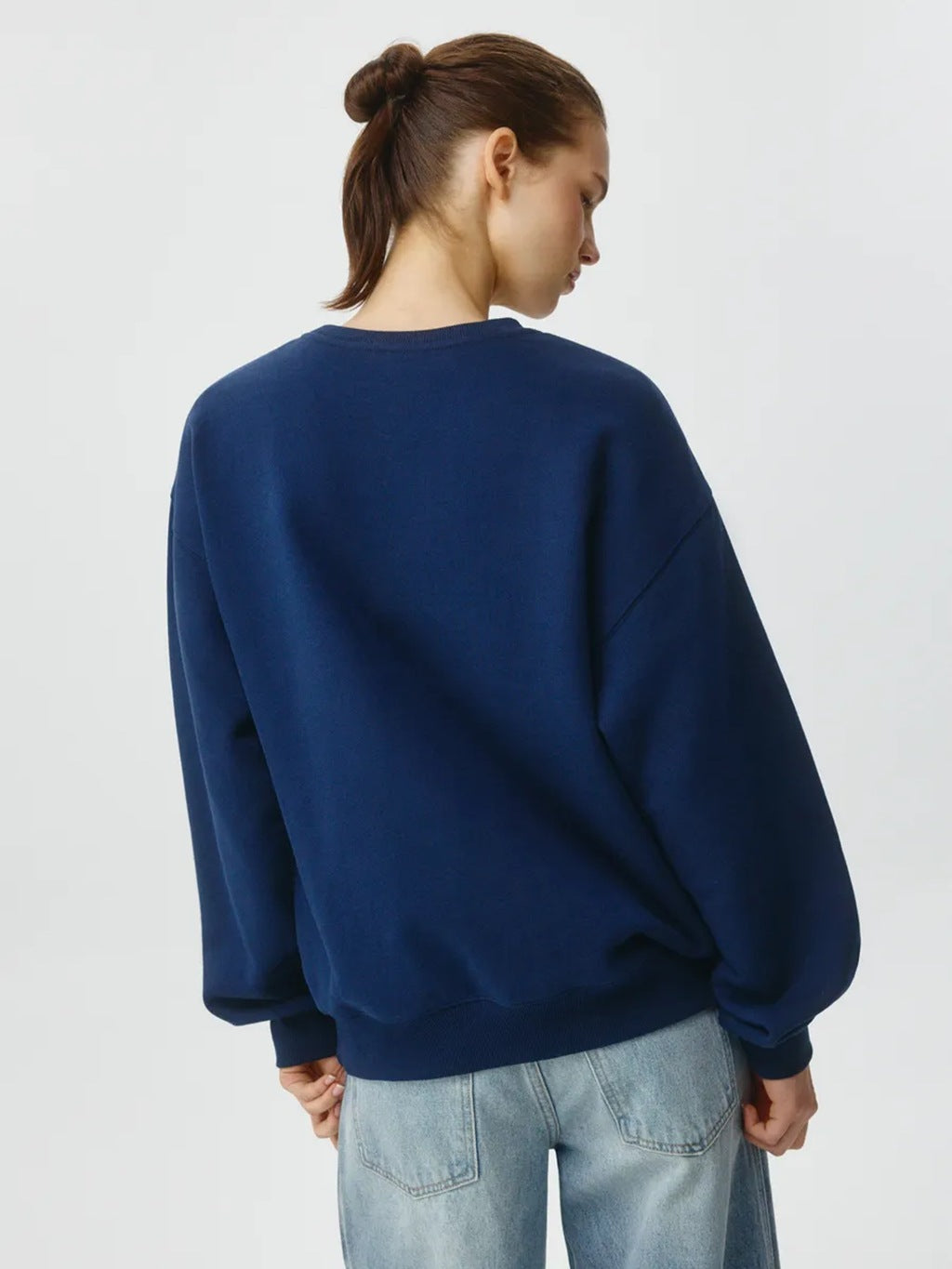 Dark blue crewneck sweatshirt back view, long sleeves and ribbed hem