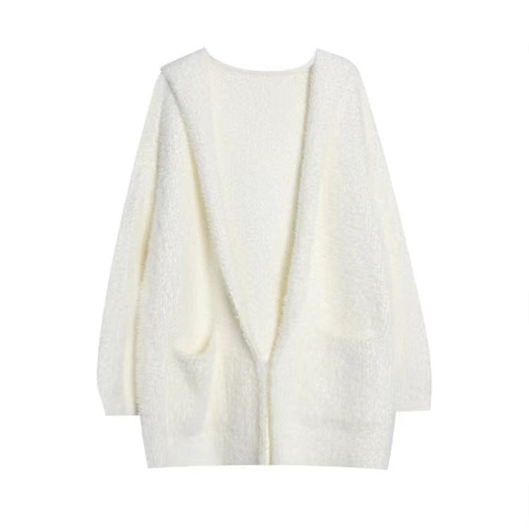 Oversized white wool cardigan with shawl collar, open front, side pockets, chunky knit