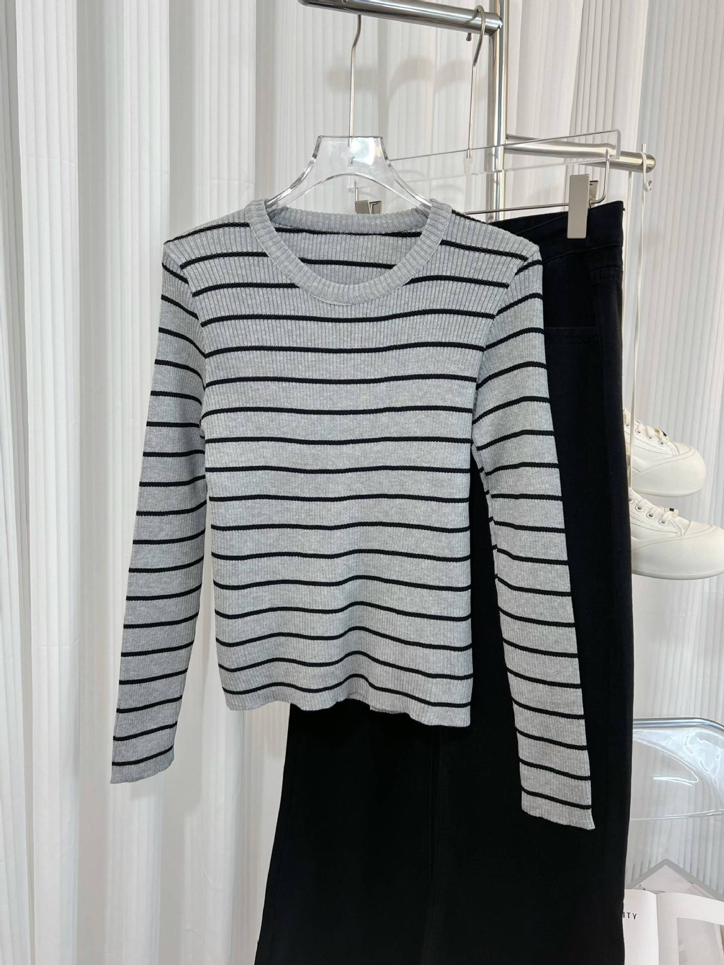 Women’s striped long-sleeve crewneck top, heather gray with dark horizontal stripes