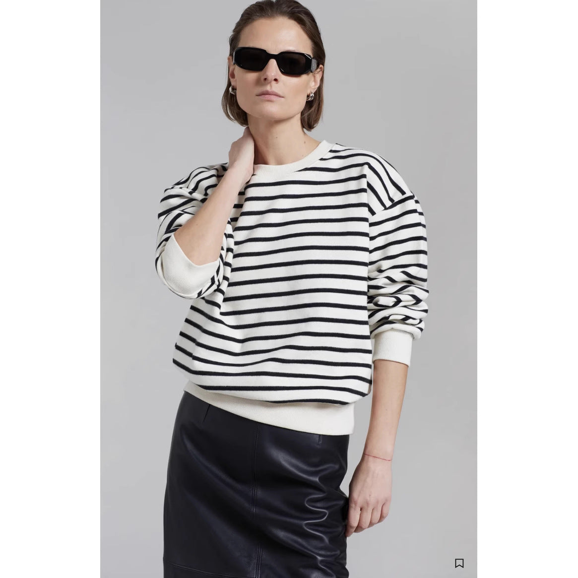 Black-and-white striped crew neck sweatshirt with ribbed cuffs and loose fit