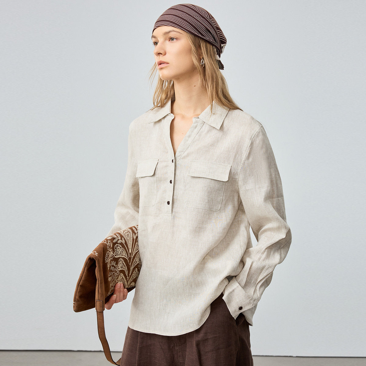 Women’s off-white linen button-up shirt with pointed collar and two chest flap pockets