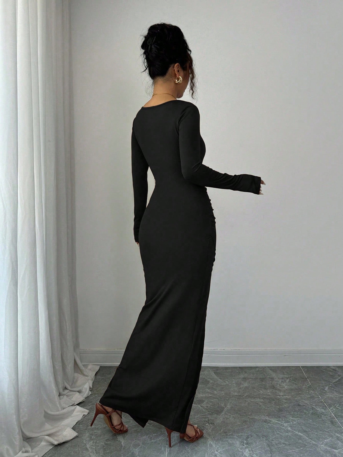 Long Sleeve Bodycon Maxi Dress — Ruched Scoop Neck Gown with High Side Slit