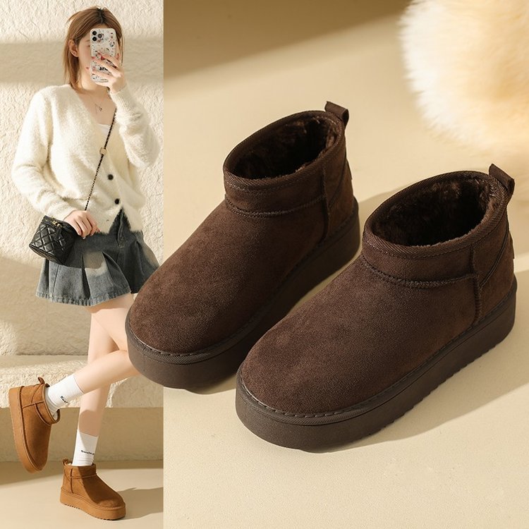 Women's ankle snow boots in dark brown suede with fleece lining and thick sole