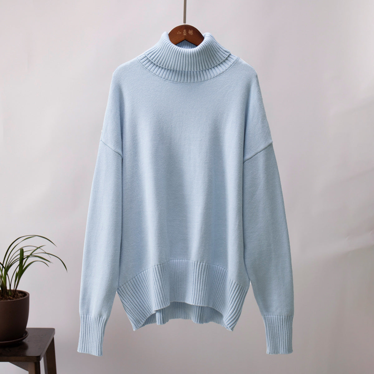 Turtleneck pullover sweater in light blue, long sleeves with ribbed collar