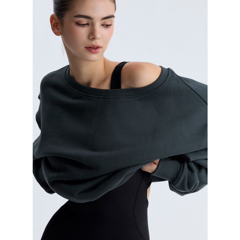 Off-shoulder black sweatshirt with wide neckline and long sleeves