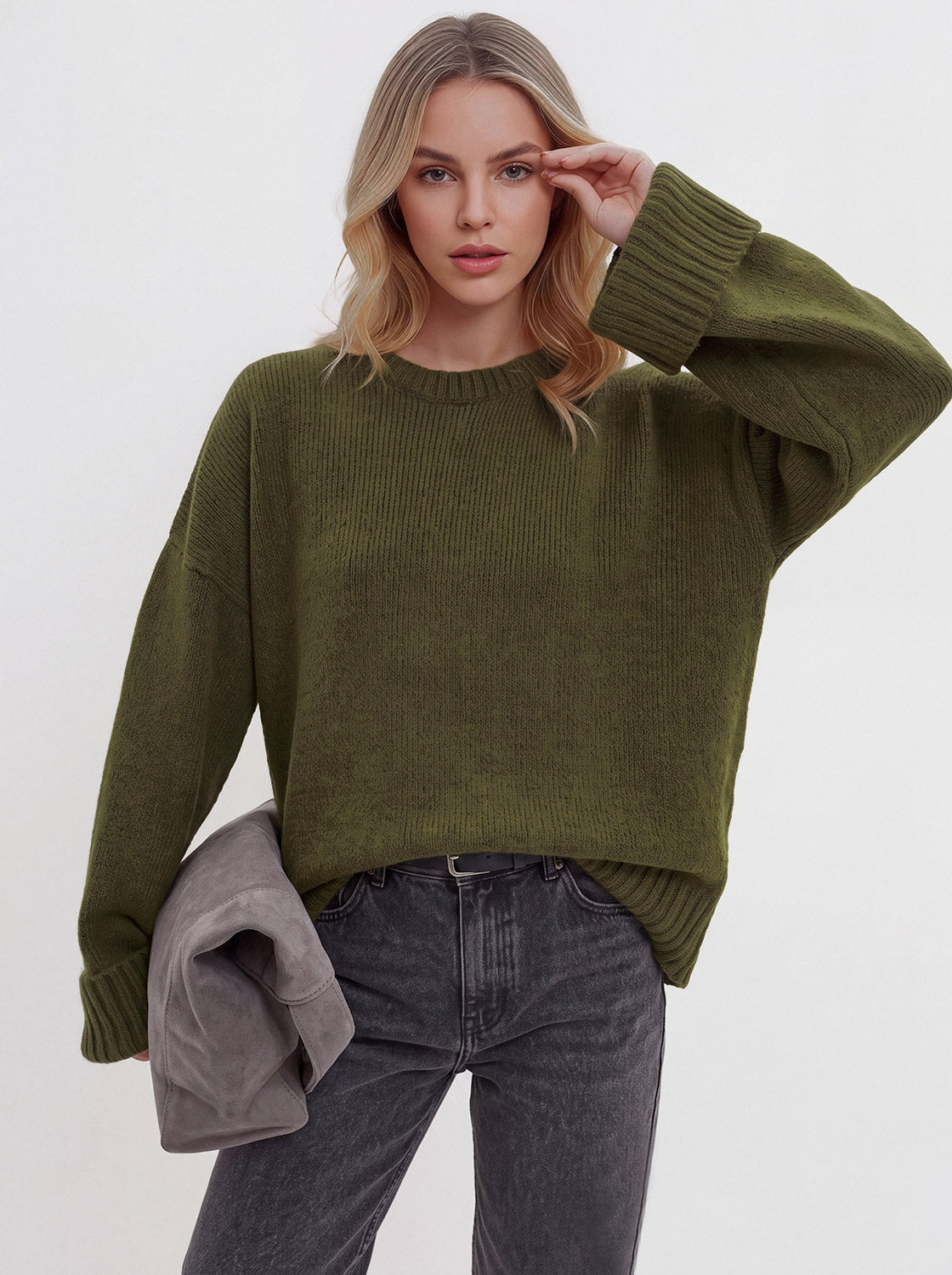 Cropped military green knit sweater with a crew neck and long ribbed cuffs