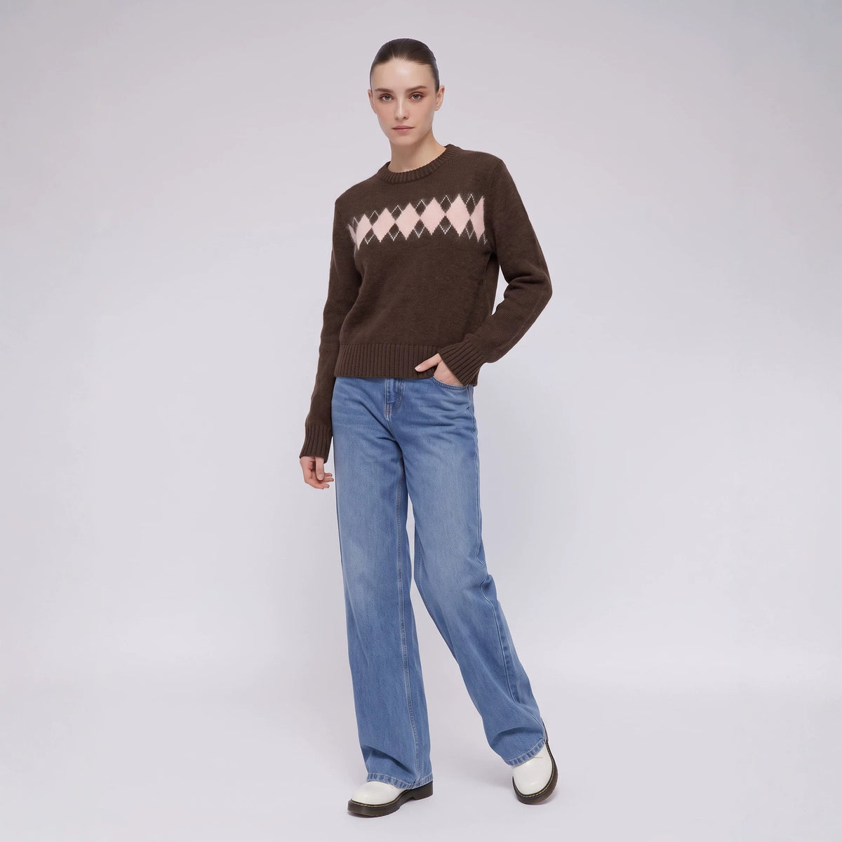 Women’s brown crew neck sweater with white argyle diamond pattern